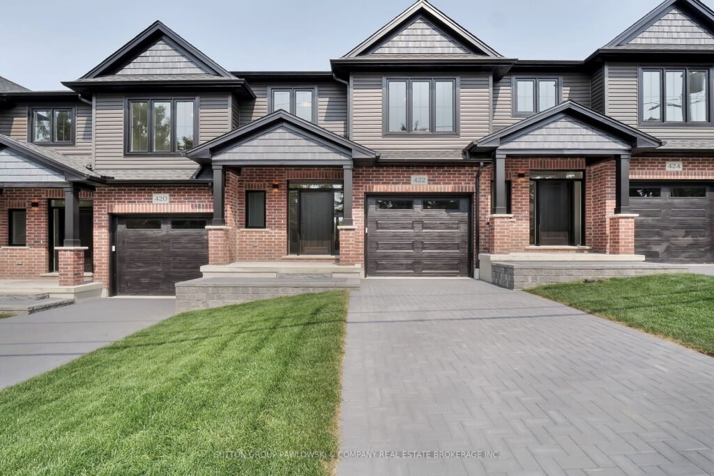 For Sale: 422 Old Wonderland Road, London South, ON N6K 3R2, London South, ON - Property Photo