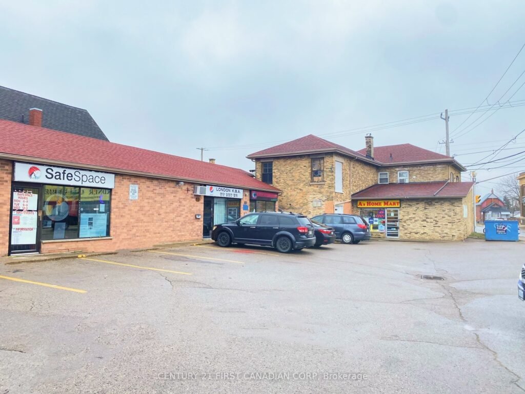 For Sale: 414 HAMILTON Road, London East, ON N5Z 1R9, London East, ON - Property Photo