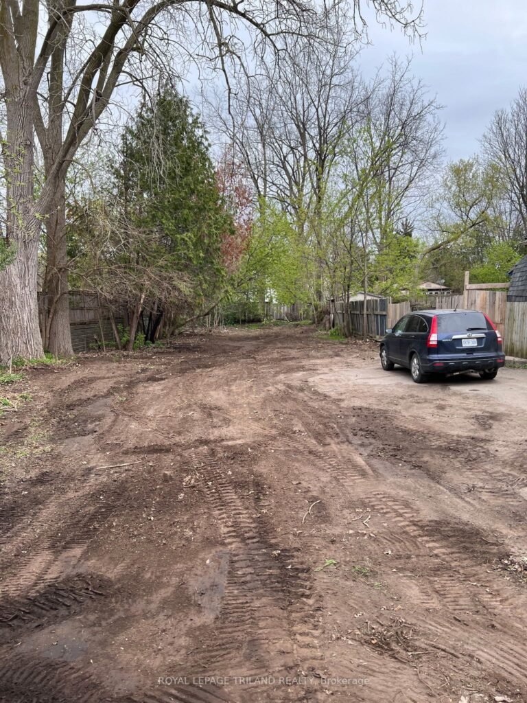For Sale: 121 Riverside Drive, London North, ON N6H 4R9, London North, ON - Property Photo