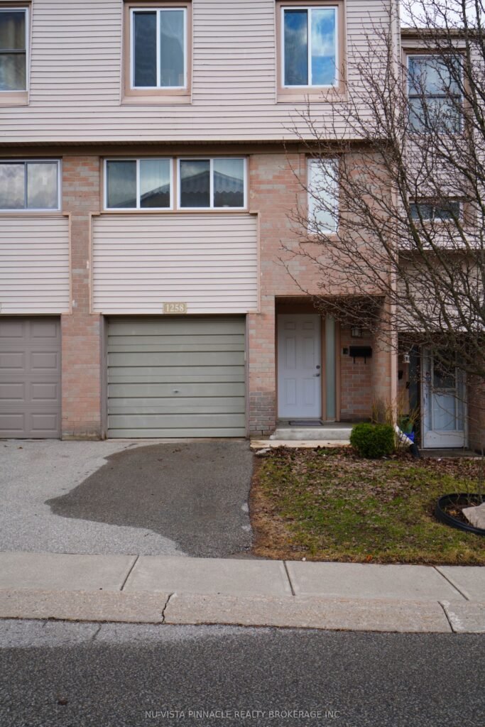 For Sale: 1258 Limberlost Road 35, London North, ON N6G 3A5, London North, ON - Property Photo