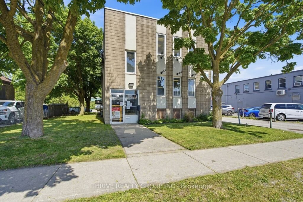 For Sale: 426 Third Street, London East, ON N5W 4W6, London East, ON - Property Photo