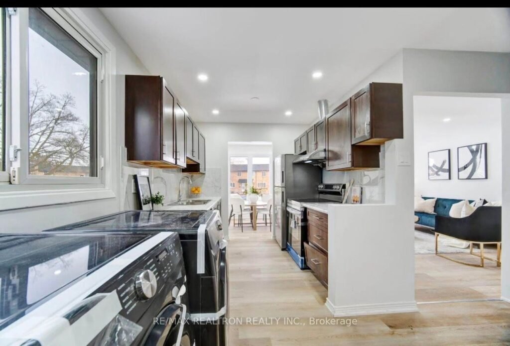 For Sale: 29 Court Lane, London East, ON N5W 5M6, London East, ON - Property Photo