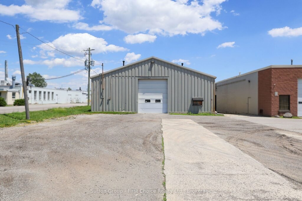For Lease: 3330 White Oak Road Building B, London South, ON N6E 1L8, London South, ON - Property Photo